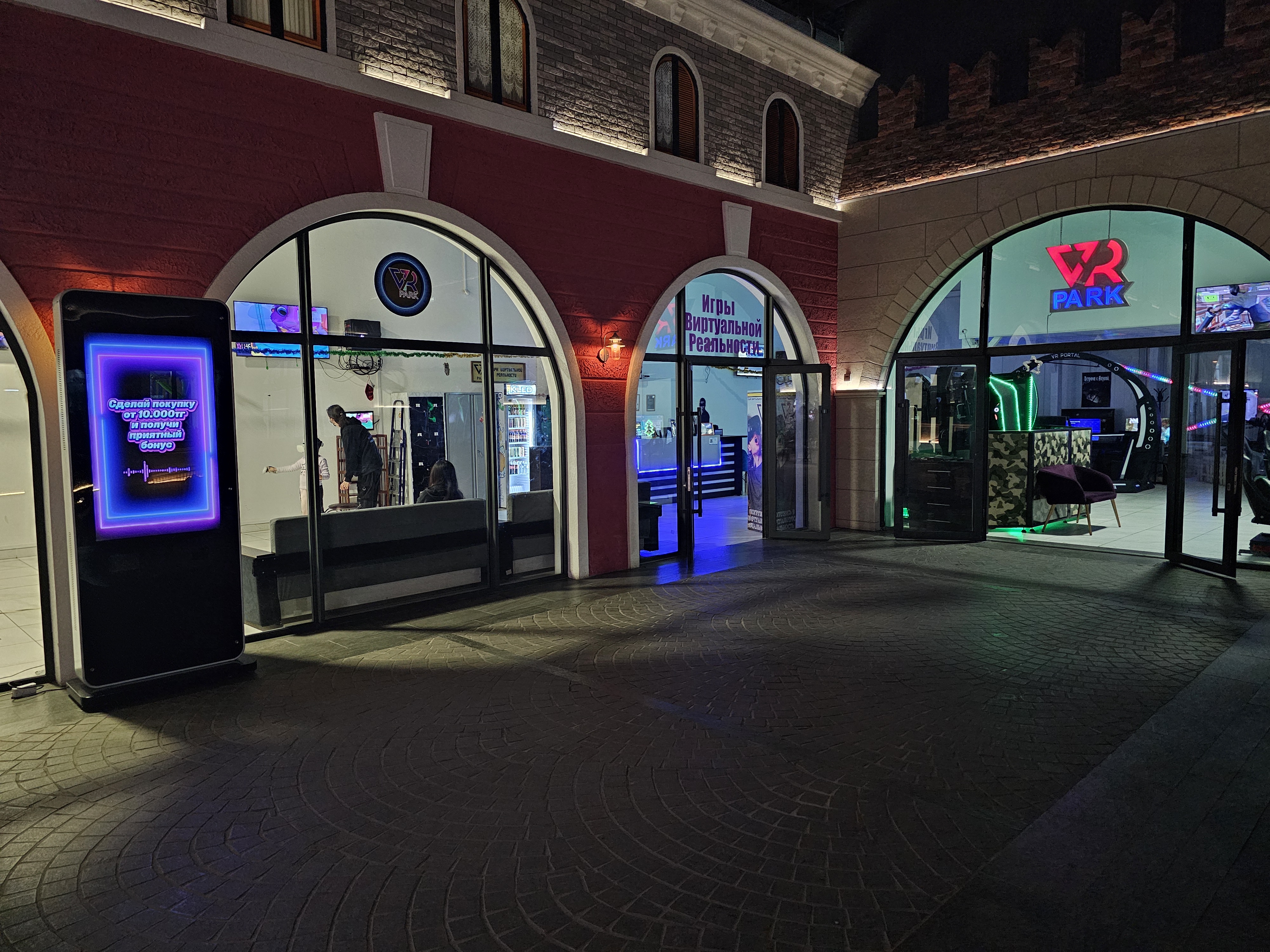 Виртуальная реальность и автосимуляторы в VR Park Алматы